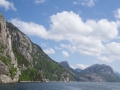 Wald und Felsen am Lysefjord