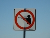 Nicht schießen Schild auf dem Radweg