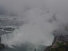 Imposantes Wasser aufsteigen bei den Niagara Fällen