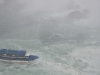 Maid  of the Mist unterwegs in den Wasserfall