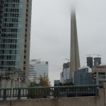 CN Tower in den Wolken