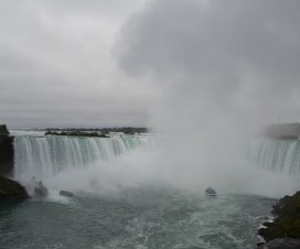 Aufsteigends Wasser an den Niagara Fällen