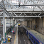 Innengleis im Bahnhof Edinburgh