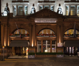 Waldorf Astoria The Caledonian bei Nacht