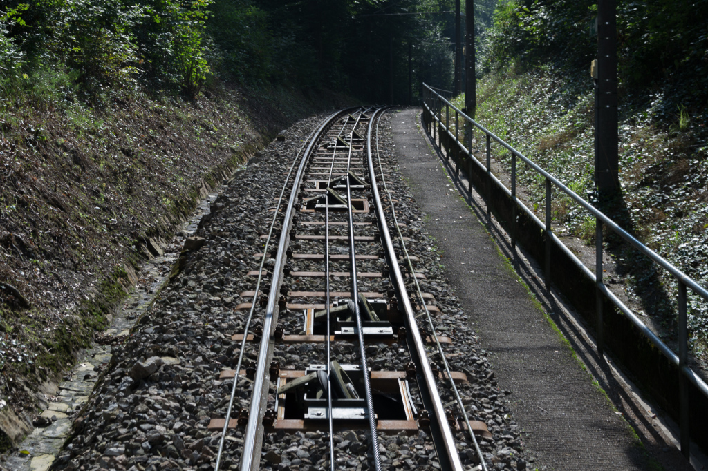 Schienen der Standseilbahn in Farbe