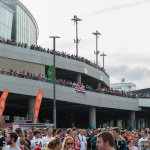 Alle warten auf Einlass zum NFL Spiel im Wembley Stadion 2014