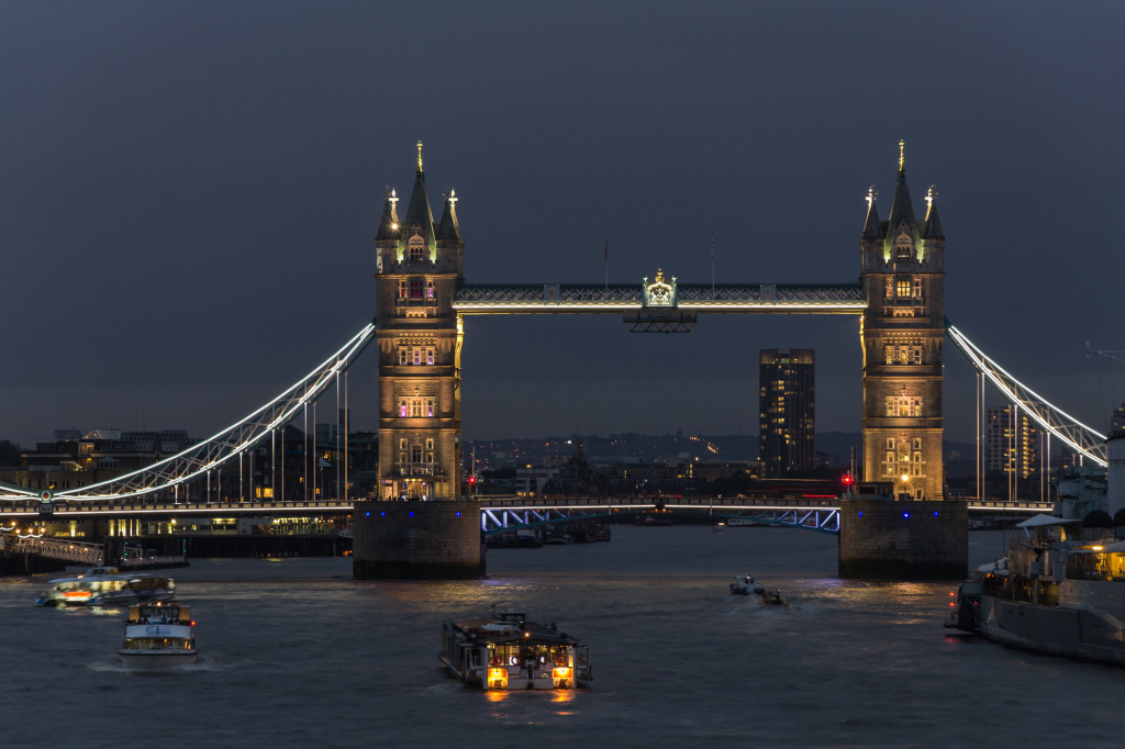 Tower Bridge London bei Nacht