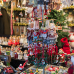 Weihnachtsdekorationsartikel zu kaufen auf dem Nürnberger Christkindlesmarkt