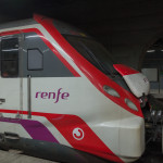 renfe Zug im Barcelona - Vom Flughafen in die Stadt