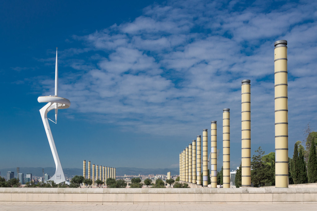 Torre de Comunicacions de Montjuïc und Olympiastadion Vorplatz