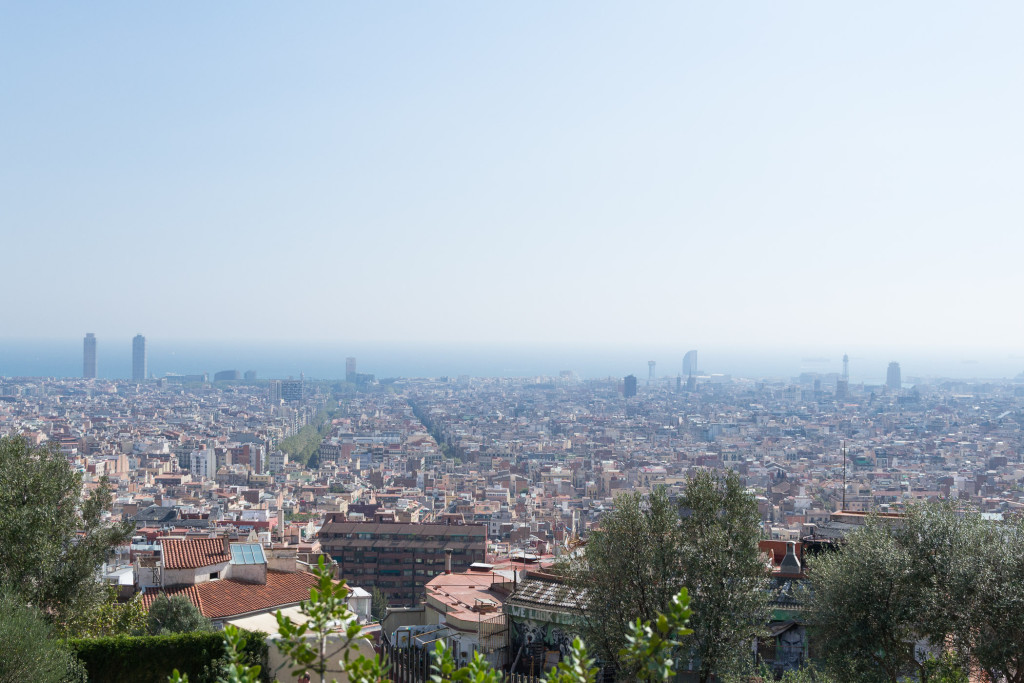 Panorma Barcelonas von Park Güel bis zum Meer