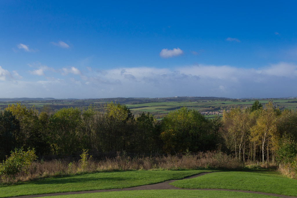 Blick vom Angel of the North in die Landschaft Nordenglands im Sonnenschein