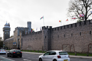 Roadtrip durch Wales - Cardiff Castle lange Mauer