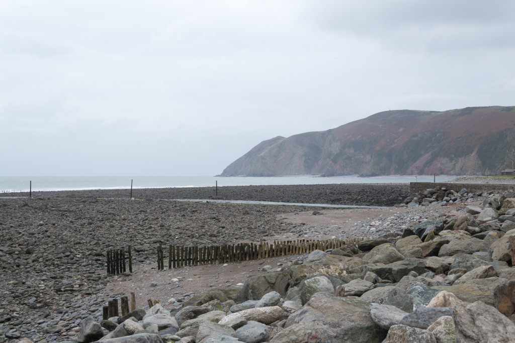 In Lynmouth am Bristol Channel bei Ebbe - Spazierengehen bis zum Wasser