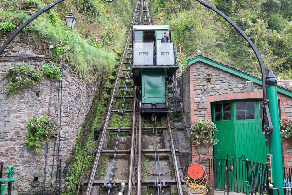 Lynton & Lynmouth Cliff Railway von vorne