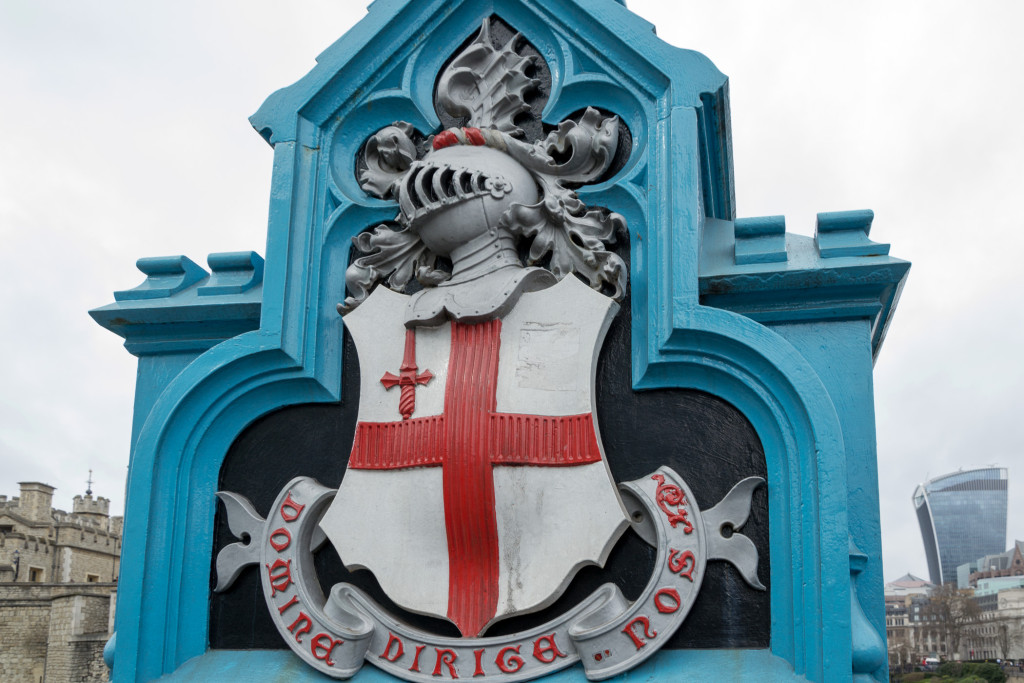 Wappen an der Tower Bridge
