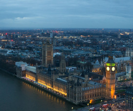 Big Ben leuchtet in Londons Nacht