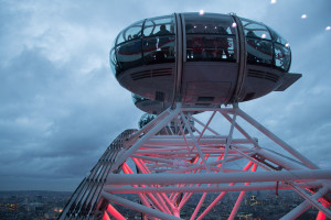 besondere London Eye Fahrt - Kapsel mit vielen Besuchern