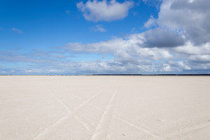 Wüste? Nein Nordseestrand mit Fahrspuren - Reisejahr 2015