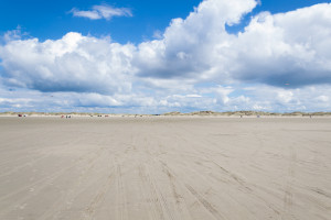 Fahrspuren im Sand - Autostrand Rømø (Insel in Dänemark)