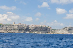 Kreidefelsen von Korsika, Bonifacio sitzt oben auf 