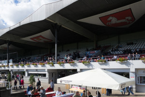 Tribüne der neuen Bult
