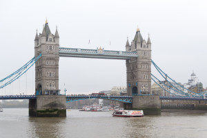 Tower Bridge London im Nieselregen