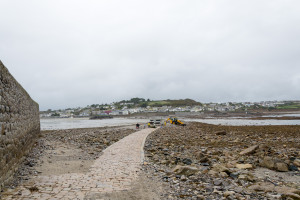 Der, bei Ebbe, trockene Fußweg von Marazion zu St. Michels Mount