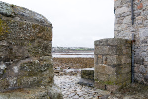 Blick durch die Gemäuer auf Marazion