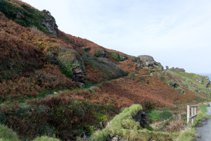 Blick auf den Weg zu Tintagel Castle