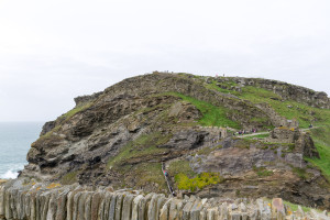 Blick von der Kapelle auf Tintagel Castle