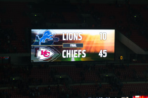 Detroit Lions verlieren in London gegen Kansas City Chiefs 10 zu 45. Anzeigetafel Wembley Stadion