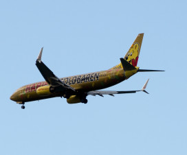 TuiFly Haribo Flieger über Hannover