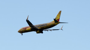 TuiFly Haribo Flieger über Hannover