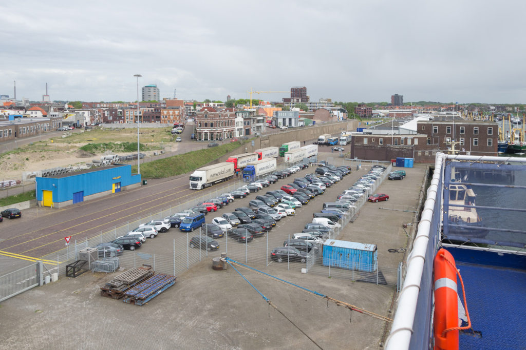 Blick auf den Parkplatz der DFDS Seaways in Ijmuiden
