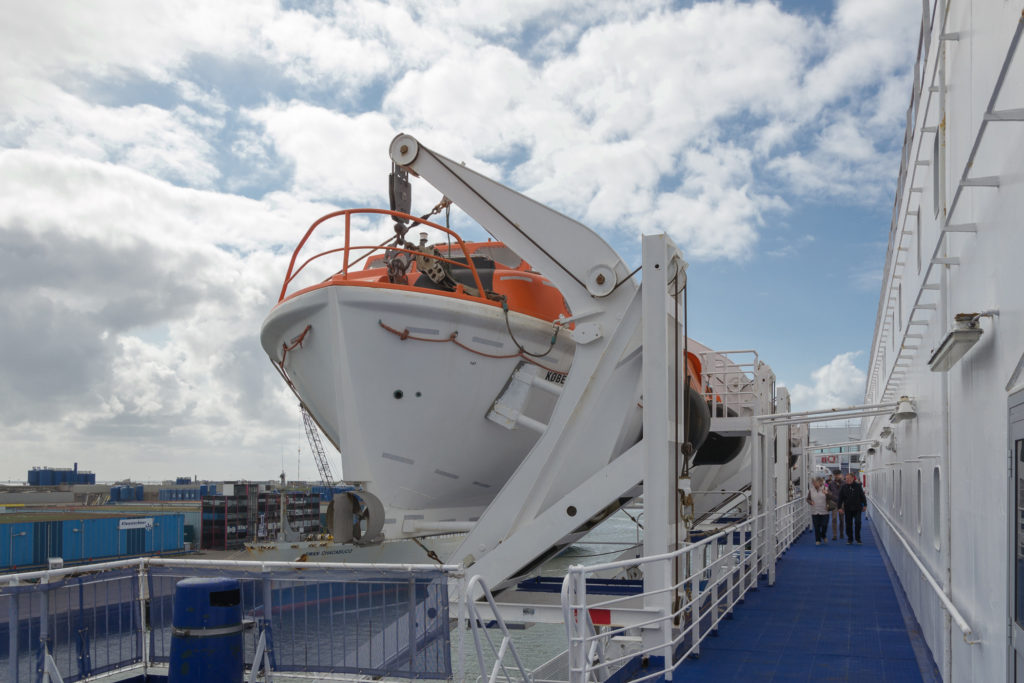 Rettungsboote und Gangway auf der Princess Seaways