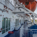 Unterhalb der Rettungsboote der King Seaways