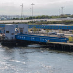 Auch zum Port of Tnye mit der Fußgängerbrücke im Hintergrund sagen wir Auf Wiedersehen