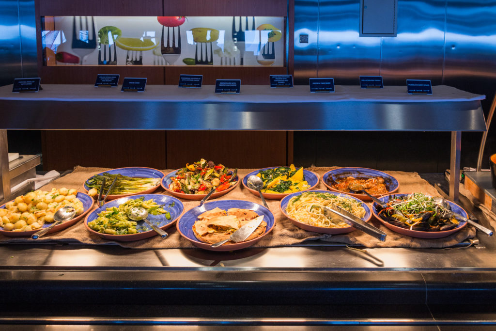 Warmes Buffet im 7Seas Buffet Restaurant auf der King Seaways