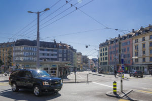 Albisriederplatz Zürich, Knotenpunkt für Bus und Bahn