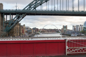 Blick von der Swing Bridge auf Millenium Bridge und Tyne Bridge