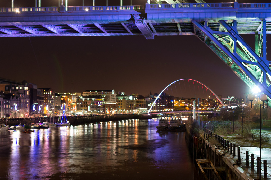 Silvester in Newcastle - Millenium Bridge bei Nacht