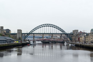 Blick von der Millenium Bridge auf die Swing Bridge