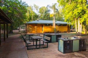 Grillplatz und Sanitäranlagen Cooinda Campsite