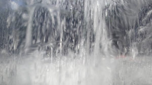 Direkt im Wasserfall - Florence Falls