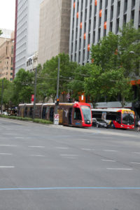 Straßenbahn und Bus in Süd Australien