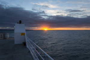 Sonnenuntergang auf der Fähre