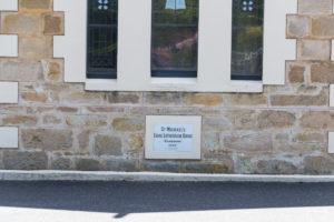 Schild: St. Michael's Evang. Lutherische Kirche Hahndorf 1858