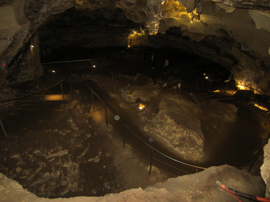 Blick in das innere einer Höhle