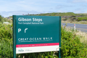 Schild: Gibson Steps